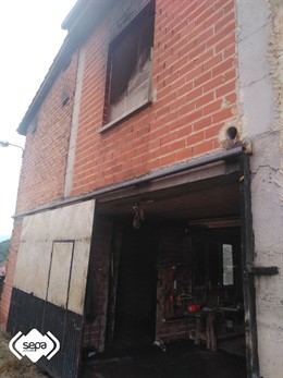 Sucesos.- Los Bomberos extinguen un incendio en una fábrica de embutidos en Urbiés