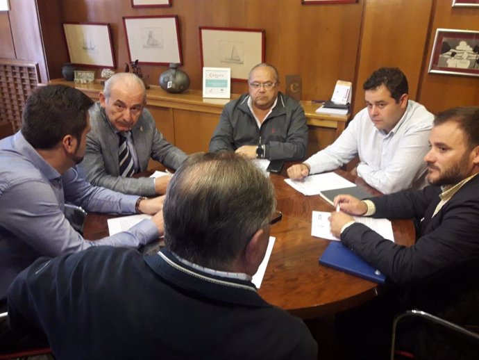 Avilés.- Cámara, UGT y CCOO firman un acuerdo por la Industria de la Comarca de Avilés