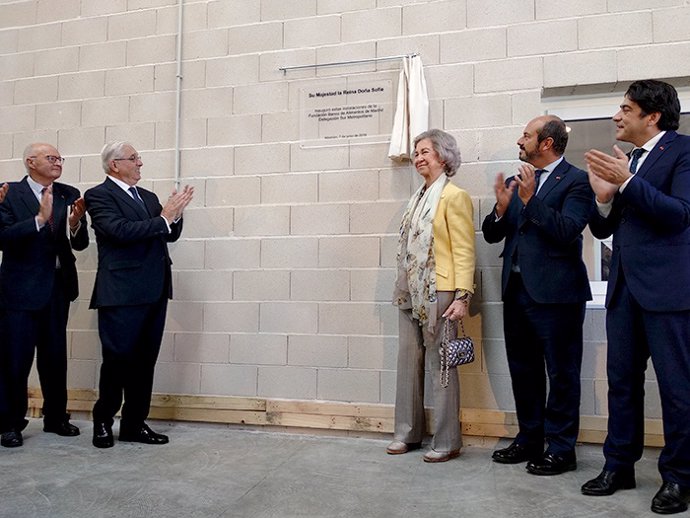 La Reina doña Sofía inaugura la nueva sede del Banco de Alimentos de Alcorcón, que tendrá más capacidad de almacenaje