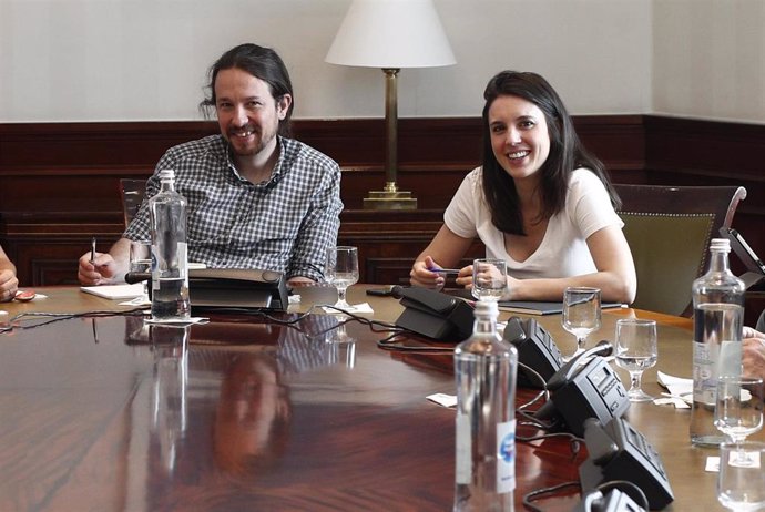 Miembros de Unidas Podemos se reúnen en la mesa política Confederal para las negociaciones de Gobierno en el Congreso de los Diputados