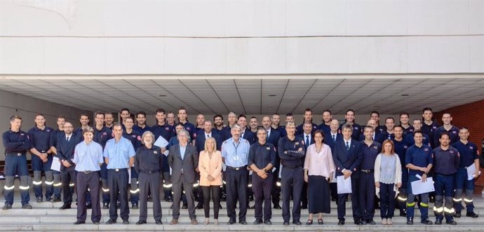 El ISPC entrega diplomas a 75 nuevos mandos de bomberos de Barcelona y a 317 voluntarios