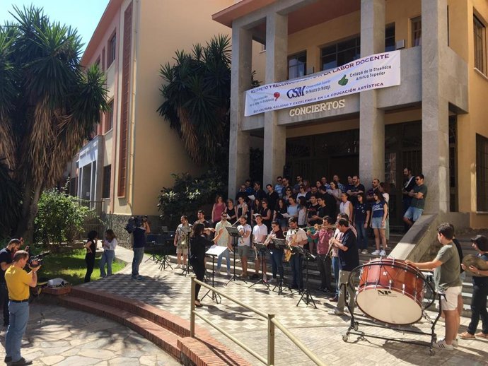 Docentes de conservatorios superiores celebran el seguimiento de protestas por el "desmantelamiento" de las plantillas