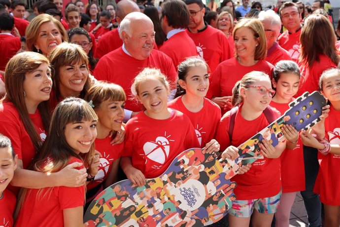 Córdoba.- Unos 200 niños cierran la Semana del Donante bailando en un 'flashmob' por la donación de órganos