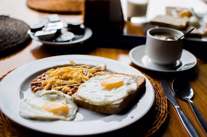 Una nueva investigación vuelve a la recomendación de moderar el consumo de huevos