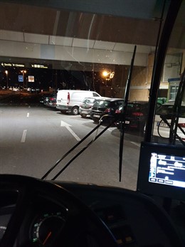 Sevilla.- Nuevo aviso de los conductores de Tussam sobre el "colapso" de coches en la zona de salidas del aeropuerto