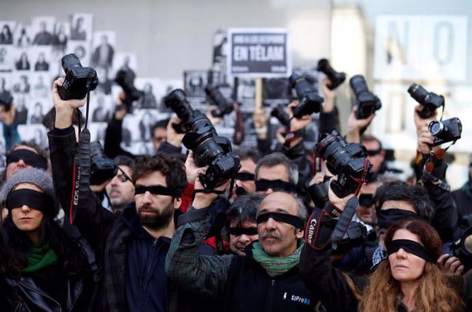 Protesta de trabajadores de la agencia Télam en Argentina