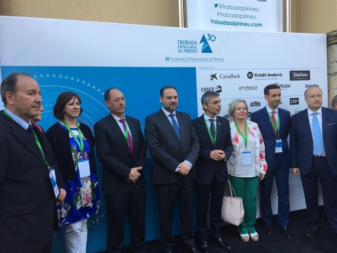 Ábalos cree que el Gobierno debería estimular el retorno de empresas en Catalunya