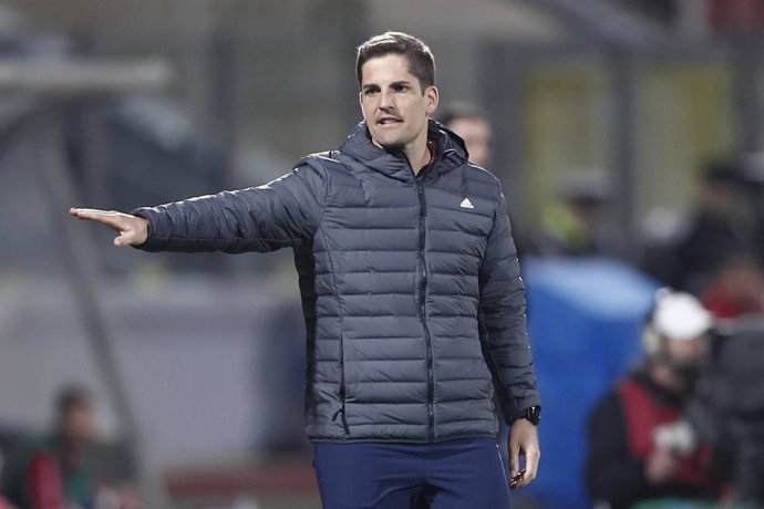 Fútbol/Selección.- Robert Moreno: "Nos preocupa más que esté seco o húmedo, que el césped en sí"