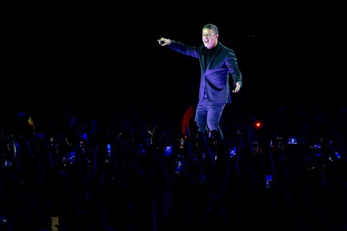 Alejandro Sanz obre a Sevilla la gira '#ElDisco' amb un concert en el Benito Villamarín