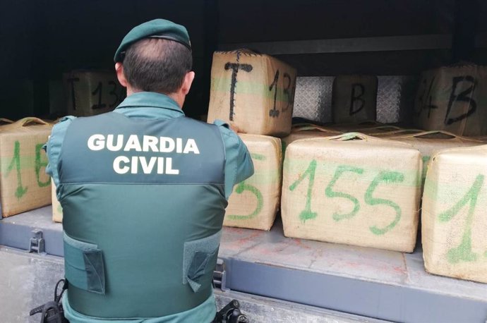 VÍDEO: Cádiz.-Sucesos.- Diez detenidos y más de 4.000 kilos de hachís incautados tras abortar tres alijos en la Janda