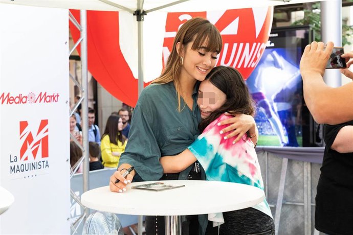Aitana se encuentra con sus fans en Barcelona