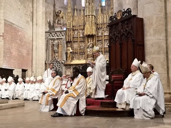 Planellas apela al diálogo entre iglesia y sociedad en su ordenación como arzobispo de Tarragona