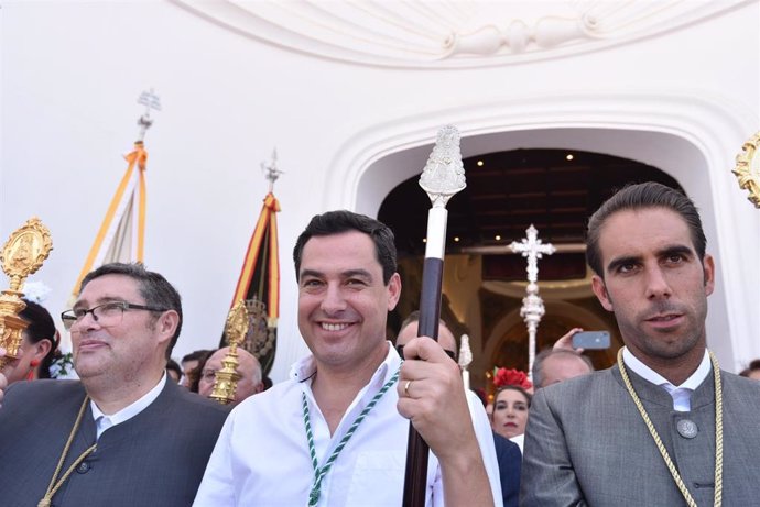 Huelva.- Moreno valora la "importancia" de la Romería de El Rocío por atraer "con la fe" a personas de todo el mundo