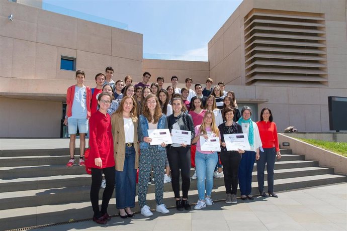 El colegio San Alberto Magno de Zaragoza gana la sexta edición del concurso Vidiomas de la Universidad de Navarra