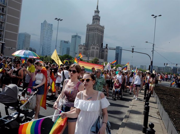 Polonia.- Asistencia multitudinaria al Orgullo en Varsovia tras las críticas del Gobierno