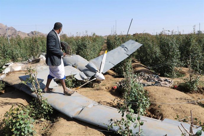 Yemen.- Los huthis aseguran haber atacado con un dron un desfile militar de la coalición saudí en Adén