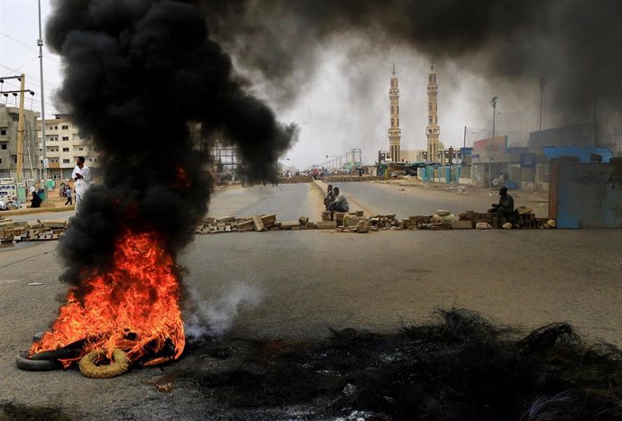 Sudán.- EAU muestra su preocupación por la "masacre" de manifestantes en Sudán