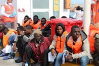 Llegan a Motril (Granada) 105 personas rescatadas de dos pateras que navegaban en paralelo