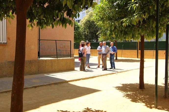 Sevilla.- Ayuntamiento inicia esta semana la creación y mejora en zonas de juegos infantiles de cuatro colegios de Amate