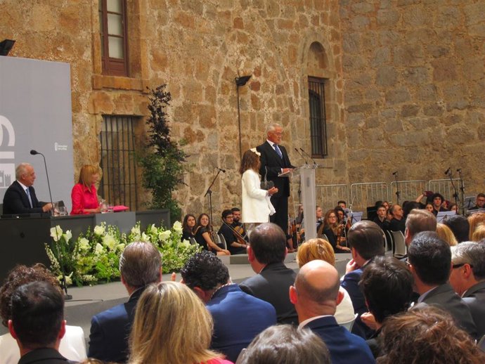 Diego Urdiales recibe el Galardón de las Artes Riojanas "con tremendo orgullo por mi tierra y por mis paisanos"