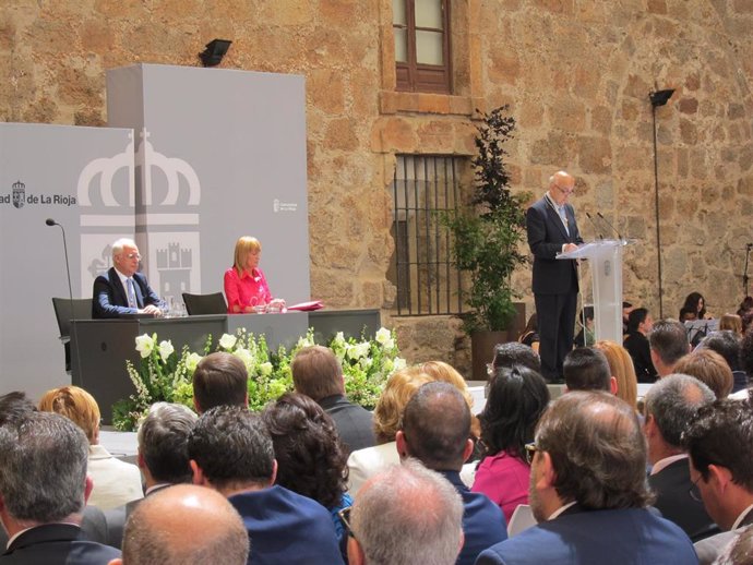 UNIR y CLA Pepe Eizaga reciben las Medallas de La Rioja como reconocimiento a su esfuerzo y gran labor diaria