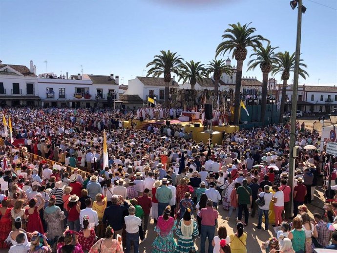 Huelva.- El obispo pide a los rocieros "resplandecer" por sus acciones para ser "la mejor corona" de la Virgen