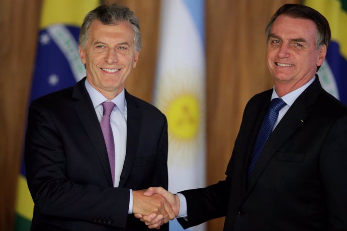 Bolsonaro llega a Argentina para reunirse con Macri en plena campaña electoral