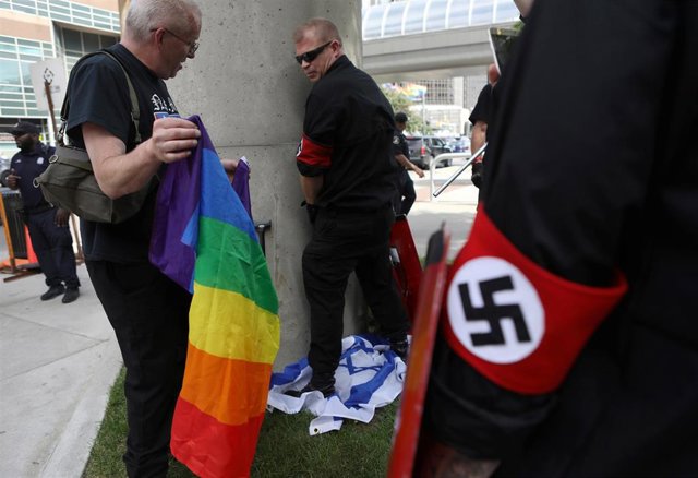 EEUU.- Un grupo neonazi interrumpe el Desfile del Orgullo en Detroit