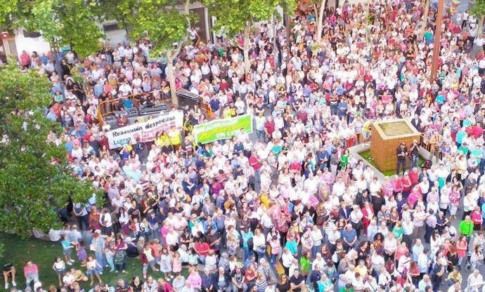 Getafe.- Despedidos de la empresa municipal de limpieza se concentran en el pregón de fiestas para pedir su readmisión