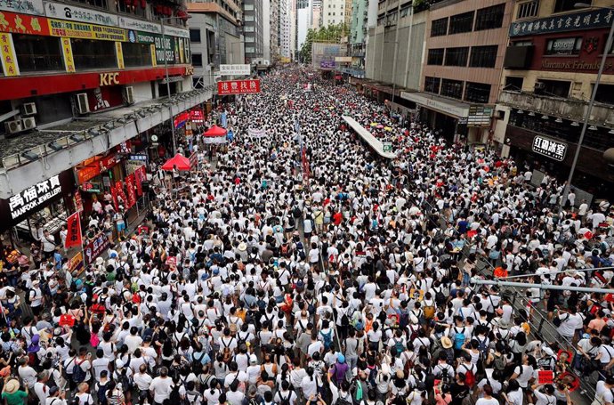 AMP.- China.- Histórica manifestación en Hong Kong contra la propuesta de ley de extradición a China
