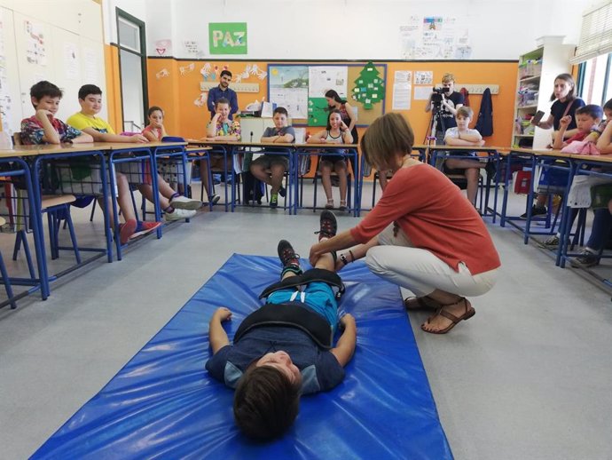 Sevilla.- 'Niños Cuidadores', el taller donde escolares desarrollan la empatía con las personas enfermas y dependientes