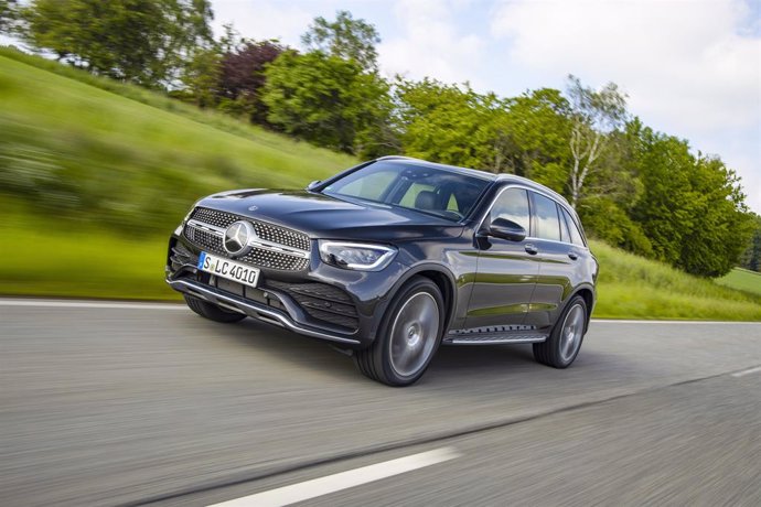 Economía/Motor.- Mercedes-Benz presenta los nuevos GLC y GLC Coupé, que llegarán en verano