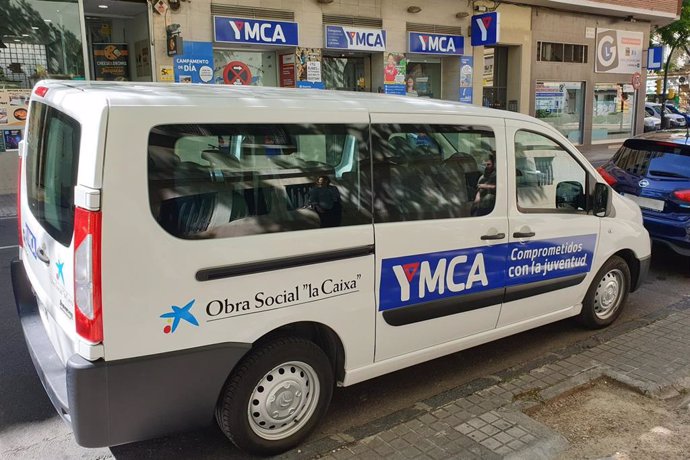 Zaragoza.- CaixaBank colabora con YMCA para adquirir un vehículo de transporte para personas y materiales