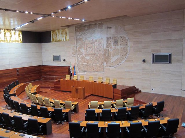 26M.-A.- En Extremadura, con el 21,62% escrutado, el PSOE obtendría mayoría absoluta con 34 diputados, y PP bajaría a 18