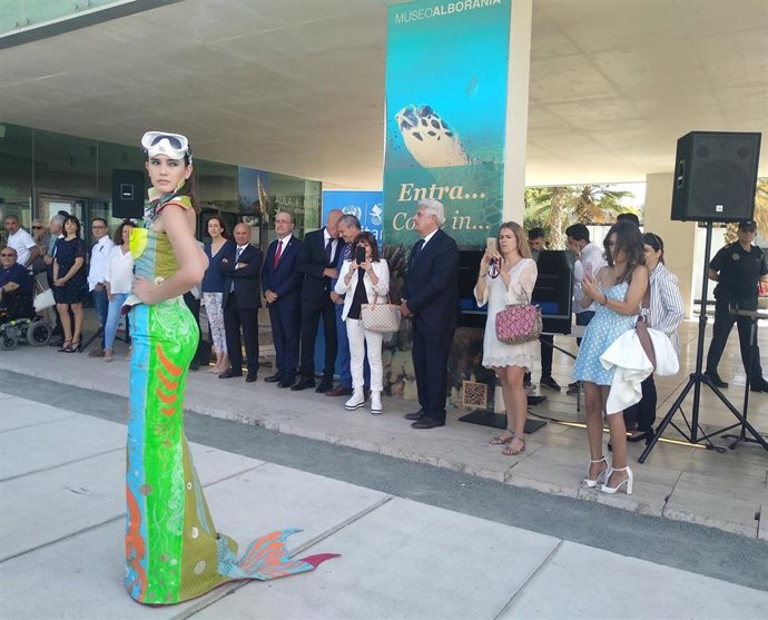 Málaga.- Arte, pintura, moda y agua para concienciar en Málaga por el Día Mundial de los Océanos