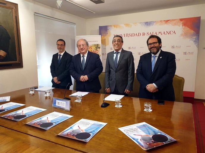 Profesionales de la comunicación analizan las claves para 'Comunicar e informar en español'