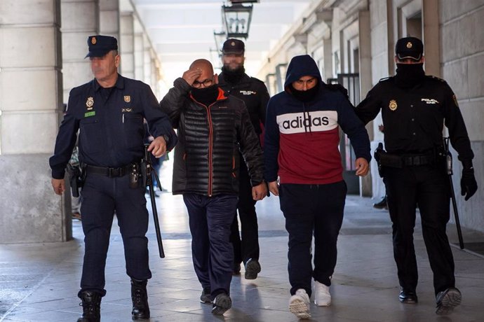 Piden tres condenas de prisión permanente revisable a acusados por el triple crimen de Dos Hermanas (Sevilla)