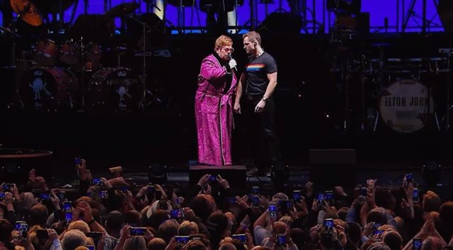 VÍDEO: Elton John y Taron Egerton cantan juntos en vivo una emocionante versión de Your Song