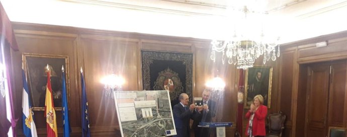 Avilés.- "A pesar de las amenazas de bloqueo en Avilés sacamos adelante las infraestructuras", señala Mariví Monteserín