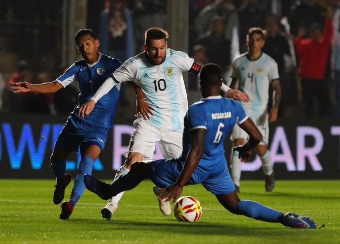 Argentina golea a Nicaragua con doblete de Messi