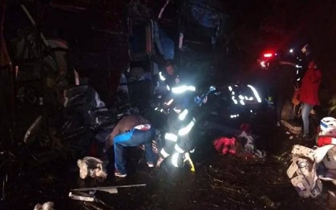 Al menos 17 personas mueren en un accidente de autobús en Brasil