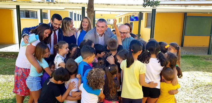Cádiz.-Educación.- Andréu visita el programa 'El cole de las emociones' del CEIP Pedro Simón de La Línea