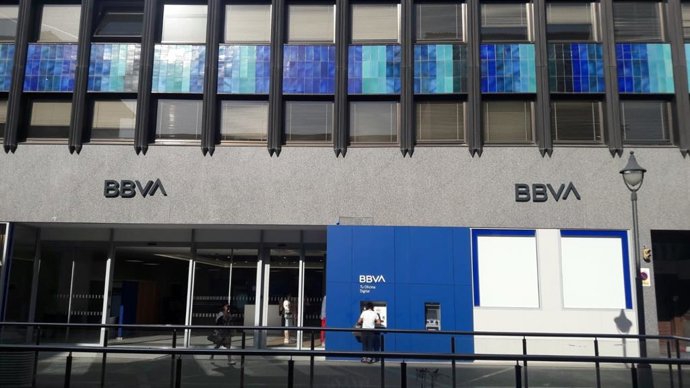 BBVA presenta la seva nova identitat de marca i el logo en dues oficines de Palma