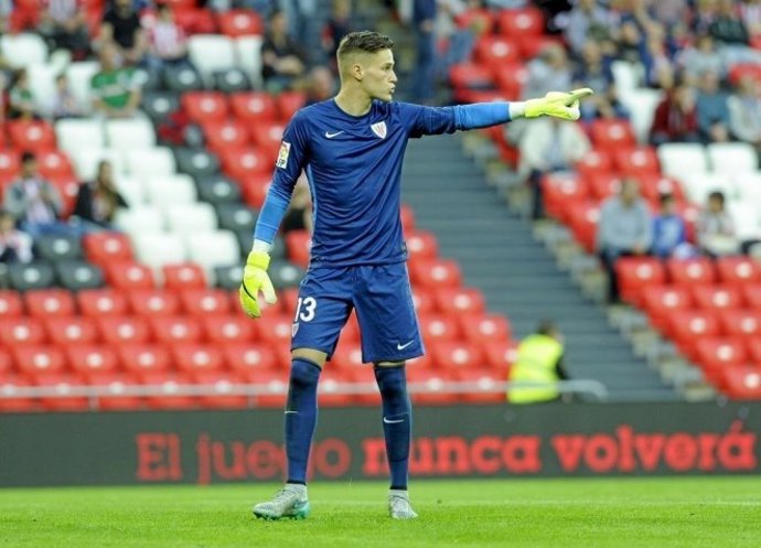 Álex Remiro llega al Huesca