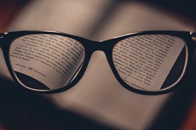 Más de la mitad de los lectores cree que sus problemas de visión condicionan sus hábitos de lectura, según una encuesta