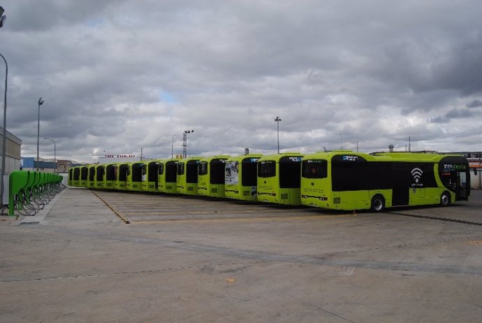 La flota completa de autobuses urbanos de Badajoz contará a partir de este miércoles con desfibriladores