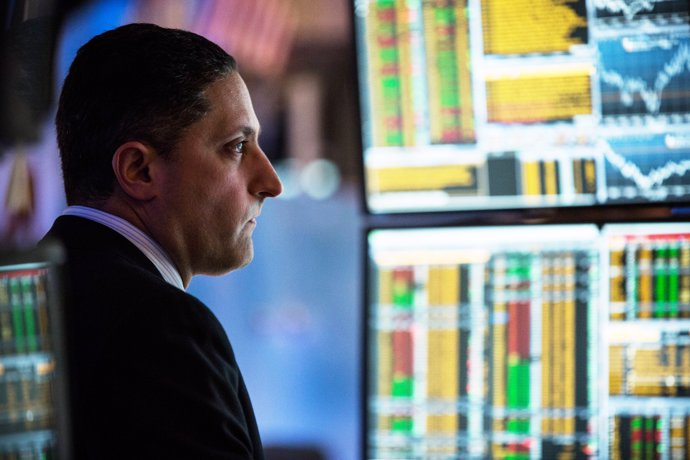 NEW YORK, NY - JANUARY 20:  A trader works on the floor of the New York Stock Ex