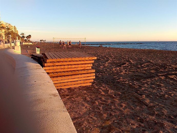 Almería.- El alcalde no ve una "mala idea" la propuesta de playas libres de humo, aunque habría que "estudiarla"