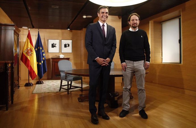 Termina la reunión entre Sánchez e Iglesias tras casi hora y media de conversaci