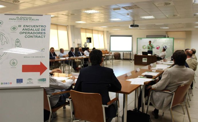Economía.- Empresas andaluzas de hábitat conocen la oferta del Canal Contract en un encuentro organizado por Extenda